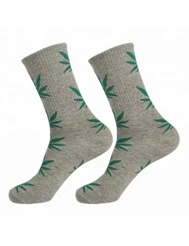 Graue Socken mit grünen Cannabisblättern